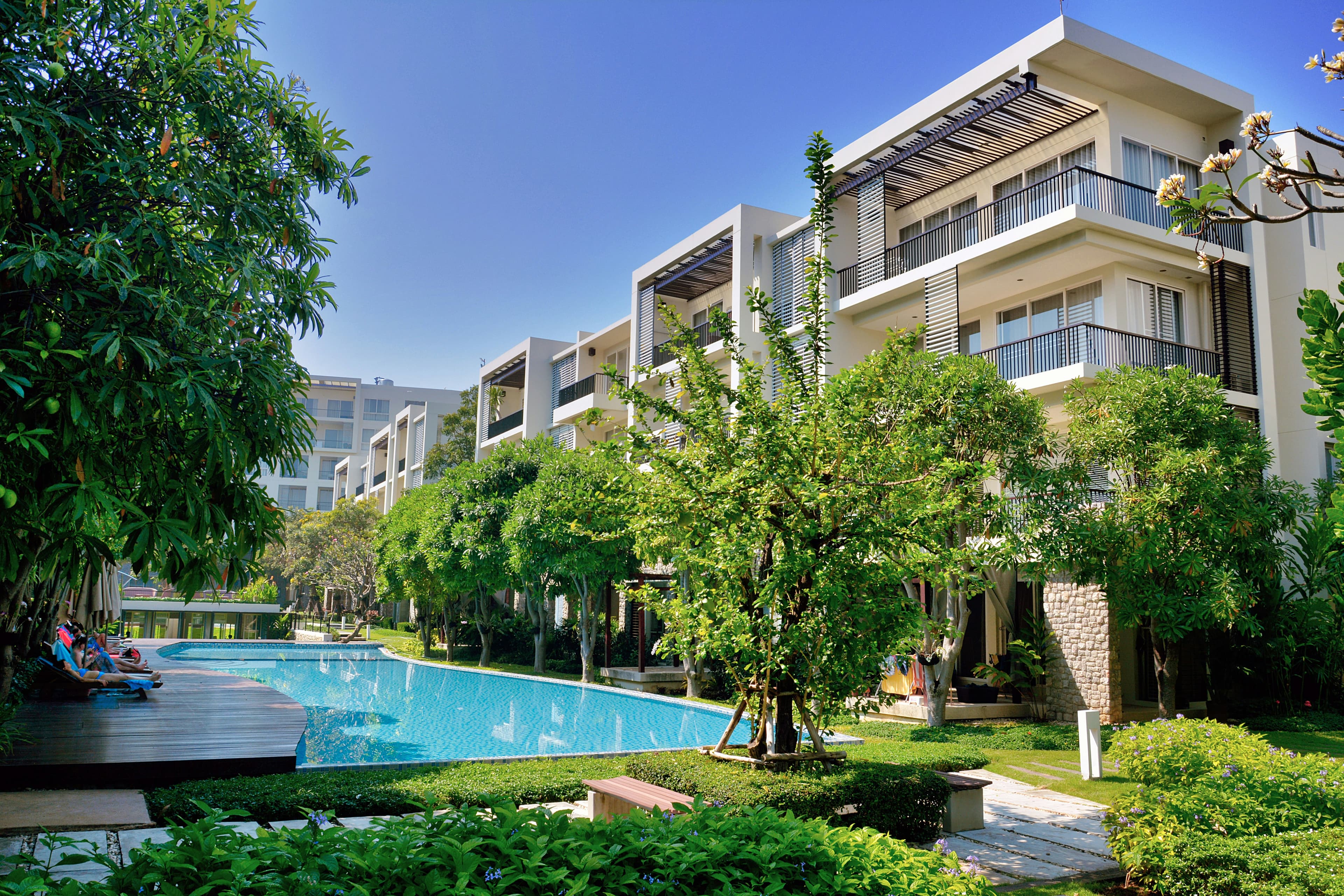 1025 Place